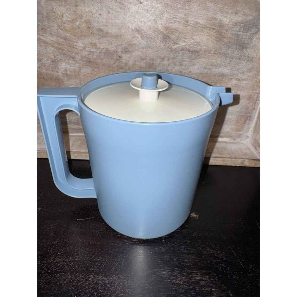 Vintage Tupperware 1.5Qt Blue Pitcher #1575 Push Button Lid Blue